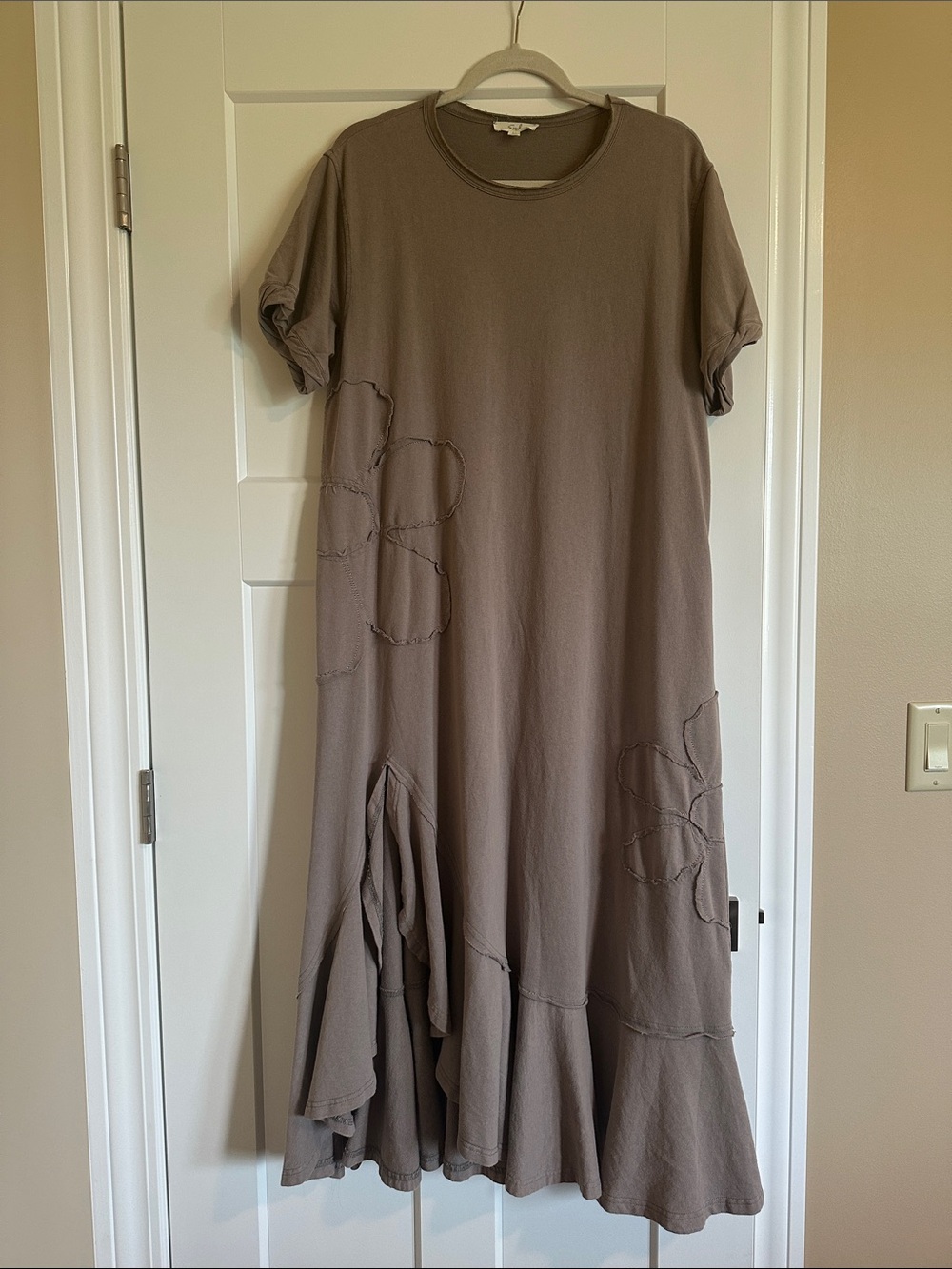 Easel Short-Sleeve Dress with Daisy Patches & Side Pockets, Size Large